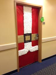 Pin De Domain At Northgate En Tis The Season Decoracion De Puertas Navidenas Puerta De Navidad Decoraciones Escolares