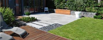 Terrasse Bois Galets Copeaux De Schistes Tuin