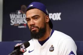 Los Angeles Dodgers Sign Teoscar Hernández to One-Year Contract