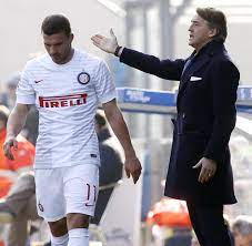 Roberto mancini later said in an interview after the game that tevez would never play for him again. Lukas Podolski Bei Inter Mailand Er Macht Alles Falsch Welt