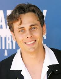 Karen Dalton's Instagram, Twitter & Facebook