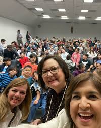 📌El día de ayer ante un público de 150 personas, se presentó el libro  "Todo lo que debes saber sobre Torreón", de María Isabel Saldaña  Villarreal, quien estuvo acompañada por Cinthia Gaspar