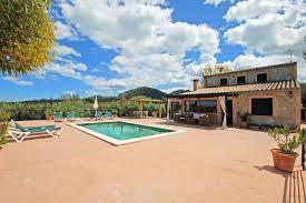 Also, if you want a long term rental villa, country house, finca or apartment, after 25 years in business first mallorca has it all. Finca La Colina In Alcudia Mieten