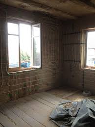 Okologische Innendammung Und Lehmverputzung Fur Wande Und Decken Im Innenbereich Reet Und Hanfschaben Als Innendammung Re Lehmputz Wandheizung Umgebindehaus