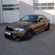 Bmw m4 quicksilver metallic mit schwarzen akzenten. Der 1er Bmw In Matt Bond Gold Cifol Werbetechnik