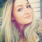 Kari Brewster's Instagram, Twitter & Facebook