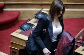 Η αρμόδια τομεάρχης του συριζα σημειώνει πως αντί για ελληνική φιλοξενία οι ταξιδιώτες … Katerina Notopoyloy H Fwtografia Poy Magepse Olh Th Boylh Ypokli8hke Kai H Nd