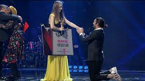 See more of vocea romaniei on facebook. CaÈtigÄtor Vocea Romaniei 2018 Sezonul 8 Marea SurprizÄ