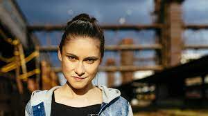 Dusilová began her career in 1988, joining the bambini di praga children's choir at age 13 after singing in family band rsp with her mother and brother. Rada Mizim Z Mesta Rika Lenka Dusilova Metro Cz