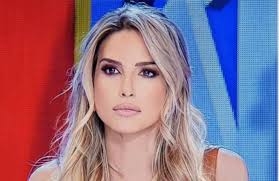 Parlando del suo addio alla mediaset e l'inizio di questa nuova avventura, non è mancato il confronto con diletta leotta, volto di punta del calcio italiano, ma l'ex giornalista di canale 5 assicura: Giorgia Rossi Lascia Mediaset Inizia Una Nuova Avventura Professionale