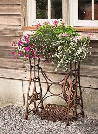 Vintage Garden Decor Creative Ideas 41 Decor Garten Ideen Kreativ Wein Dekoration 2019 Tk In 2020 Vintage Tuin Decor Vintage Tuinieren Tuinprojecten