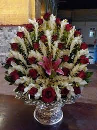 Pin By Carmen Barrera Cataudella On Arreglos Florales Flower Arrangements Simple Creative Flower Arrangements Large Flower Arrangements