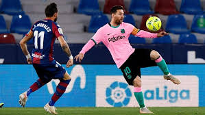 The laliga santander card is exclusively for banco santander customers, it has neither issue nor maintenance fees. Ldnohkqutse50m