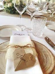 Coordinati al tableau de mariage, e naturalmente in linea con il tema del matrimonio un'idea ad esempio può essere quella di realizzare segnaposto utilizzando la stessa carta e lo stesso font già impiegati per la. I Segnaposto Degli Invitati Al Matrimonio