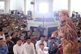 Ust Adi Hidayat Padahal, segala macam ibadah harus didasari oleh dalil yang shahih.