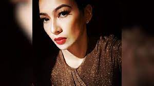 She was first discovered by adnan abu hassan when she became a finalist of the bintang rtm competition in 2001 alongside fellow singers azharina and siti sarah. Misha Uji Kemampuan Cipta Lagu