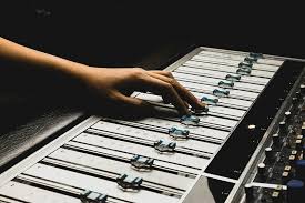 A creative studio that works with all things audio and music.i am a creative sound design artist, audio engineer, music producer / composer, and drummer/percussionist that has worked professionally within new york city for more than 7 years.experience ranges from sound design and mixing for large brands and conglomerates such as viacom. The Best Books On Recording And Mixing Vintage King Blog Vintage King