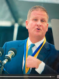 University of Massachusetts Dartmouth speaker gives grads $1,000 each