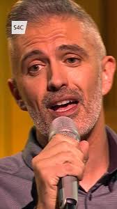 Mared Williams a Steffan Hughes sy'n dathlu talent a chyfraniad yr annwyl  Leah Owen mewn Noson Lawen arbennig 🤩 Nos Sadwrn am 7.30 ar @s4c  #nosonlawen #s4c