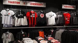 Ab morgen müssen auch wir unsere fanshops schließen. Eintracht Frankfurt Trikot Das Zweitteuerste Der Liga