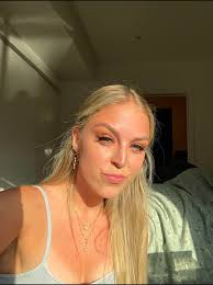 Looking for a room or studio• My name is Isabell and I am looking for a  room from 1/4 or 1/5 with unlimited time. I've recently just moved back to  Denmark from