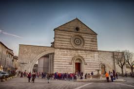 Her bones are now in the crypt at the basilica, having been rediscovered in 1850. Basilica Di Santa Chiara Basilika Zur Hl Klara Exploring Umbria