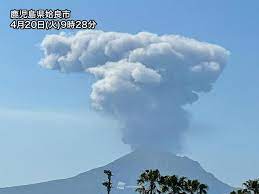 Explosive eruption of the showa crater of sakurajima volcano in 2015. Qvw8hwqstpgtym