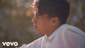 Alasan mereka membuat lagu berbahasa jepang. Pas Banget Buat Anak Kantor Ini Lirik Lagu 925 Milik Ardhito Pramono Sonora Id