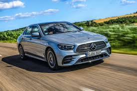 Minden lehetséges – Mercedes-Benz E-osztály menetpróba – Autó-Motor