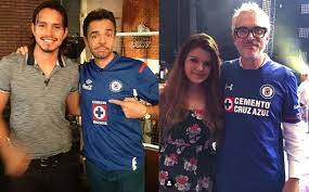 Es más, el noruego sensación en el fútbol mundial también posó con la camiseta xeneize, la amarilla. Efycz1nt4ze0fm