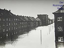 Hannover Ricklingen 1946 Ricklinger Stadtweg Die Flut Bedeckte In Hannover Ca 1700 Hektar Hiervon Waren 237 Hektar Bebaute Grundstucke Hannover Flut Deich