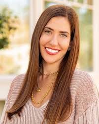 Sarah Burney's Instagram, Twitter & Facebook