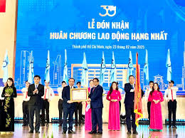 Đại học Quốc gia TP.HCM đón nhận Huân chương Lao động hạng Nhất