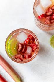 Rhabarber Gin Selber Machen Babyrockmyday Com Rezept In 2020 Rhabarber Lebensmittel Selber Machen Gin Zutaten