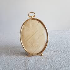 3 1 4 X 4 1 4 Oval Gold Metal Picture Frame With Hoop Feet Convex Glass Gold Photo Frame Boho Decor Gold Photo Frames Metal Picture Frames Boho Frame