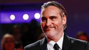 Go through this biography to know in details about his life, works & timeline. Joaquin Phoenix Uber River Phoenix Schauspieler Bedankt Sich Bei Bruder Der Spiegel