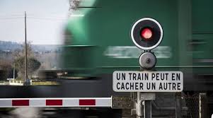 De l'avertissement donné par la sncf pour pousser à la prudence dans la traversée des voies ferrées. Collision Ter Voiture Dans La Marne Quatre Personnes Tuees Dont Trois Enfants