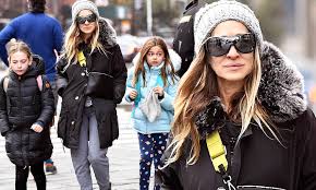 Sarah jessica parker and gap announced their collaboration children's collection today, and the clothes are both affordable and adorable. Sarah Jessica Parker Enjoys A Breakfast Date With Twins Marion And Tabitha 10 Daily Mail Online
