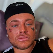 Only a few weeks old and Di Dean is already in love with their Burgundy  Premium Metallic #NissanJuke Tekna+ with Desirable Extras! 😍 📸 Di Dean  #DefyOrdinary #CarLove #UGC