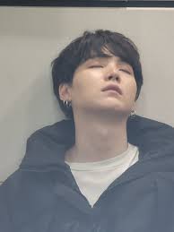 That caused his injury happened in 2012 before bts' debut. Bangtan Archive Min Yoongi March 9th 2021