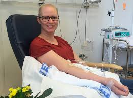Bildet viser en pasient som blir gjort klar for strålebehandling etter brystkreft. Brystkreft Kreft Bente Opplevde Alle Kvinners Mareritt Det Var Helt Ekstremt Og Det Er Nok Ikke Mulig A Forsta Hvor Toft Det Er