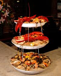 Chilled Platter W 2 1 Lobster 12 Shrimp 12 Oysters 12 Clams And Crab Meat Cocktail Assiette De Fruits Belle Assiette Fruits De Mer