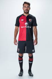 Todo sobre camisetas es un blog donde encontrarás las novedades sobre las camisetas de fútbol de clubes y selecciónes internacionales, además de una comunidad de fanáticos para. Asi Es La Nueva Camiseta De Newell S Cuanto Cuesta Y Cuando Sale A La Venta Rosario3