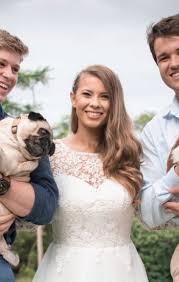 A wedding dress rental will cost you a fraction of the price of purchasing your wedding dress. Wedding Dresses Brisbane Paddington Weddings