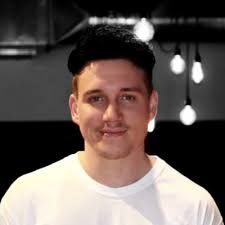 J'ai démissionné 9 fois. Et oui je suis jeune, j'ai 25 ans. Et je suis un  exemple typique de génération Y. J'ai eu mon premier Job à 15 ans. Quand  j'ai remarqué