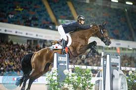 Kentucky horsewear développe des produits visant à protéger les chevaux et les chiens, ce qui n'aurait pas de sens si cela amenait à blesser d'autres animaux. Penelope Leprevost Jumps To Victory At The Bird S Nest Equnews International