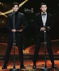 Jung ryeo won's height (167 cm). Hilarious Moments Male Stars Struggle With Their Massive Height Starbiz Net