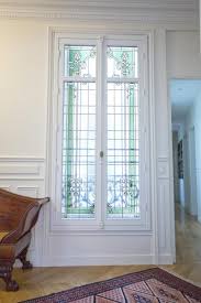 Fenetre Tradilou Avec Cremone D Origine Vitrail Realise Par Un Artisan Parisien Interieur Maison Dressing Maison Cremone Fenetre