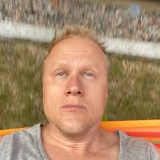 Det framgår av ett flaggni En Person Som Da Och Da Henrik Stahl Officiell