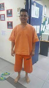 Difahamkan, tangkapan dilakukan pada jam 6.15 petang tadi ketika dia sedang menggunting rambut di sebuah kedai gunting rambut di jakarta selatan. Jamal Yunos Threatens Riot At Petaling Street This Saturday